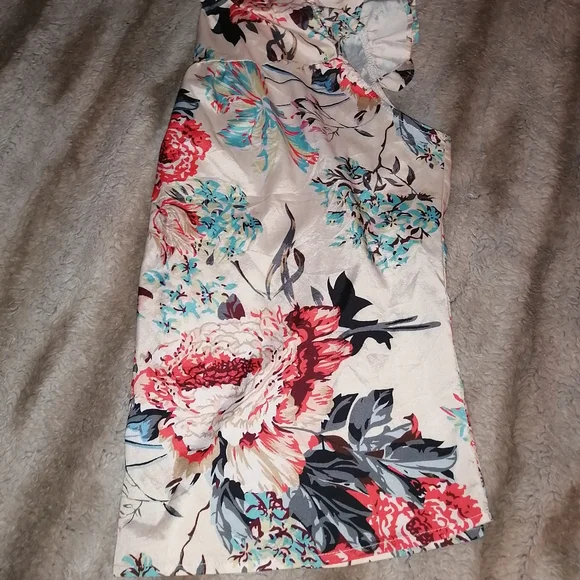 Summer top - Picture 2 of 2